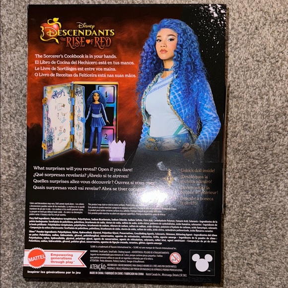 Disney Descendants The Rise of Red; The Sorcerer’s Cookbook with doll, reveals - Picture 3 of 8